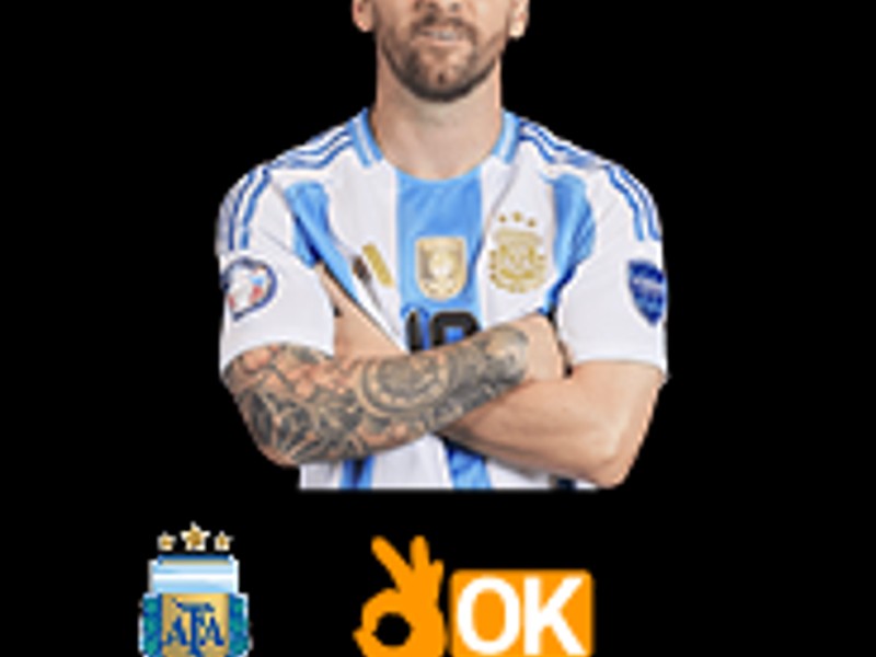 Chiếc cúp UEFA Champions League lấp lánh trên sân cỏ, tượng trưng cho trận chung kết bóng đá đỉnh cao.