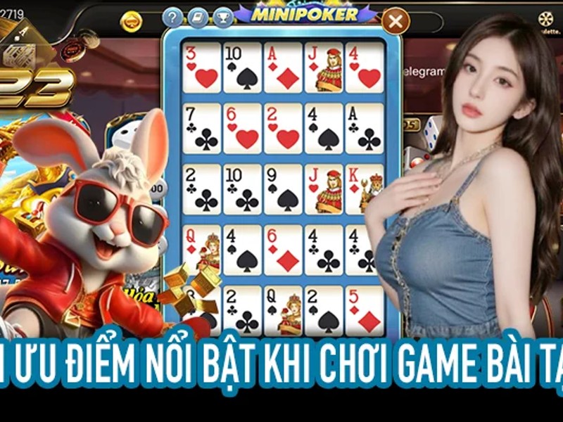 Người chia bài trực tiếp quay bánh xe Roulette với chip cược trên bàn
